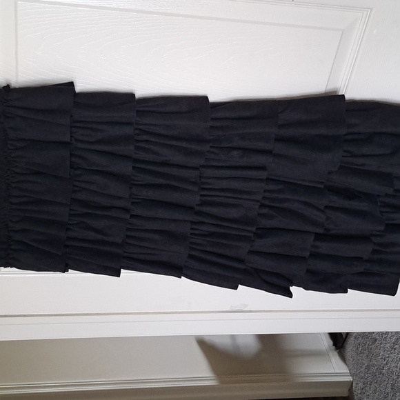 TIER Velvet Skirt - Picture 3 of 10